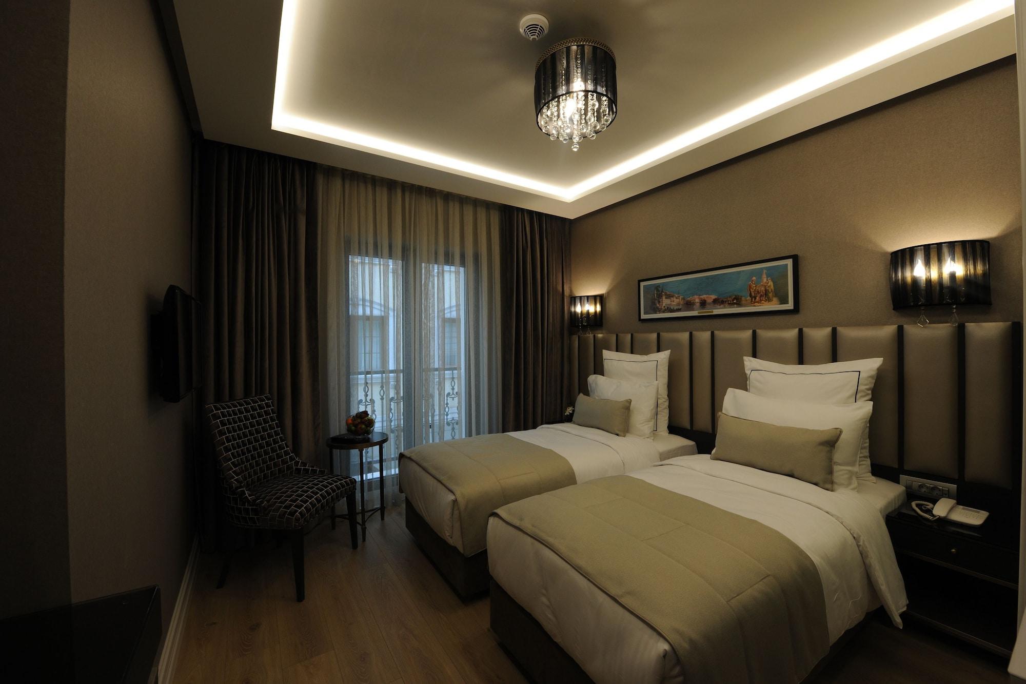 ル プチ パレス ホテル イスタンブール エクステリア 写真